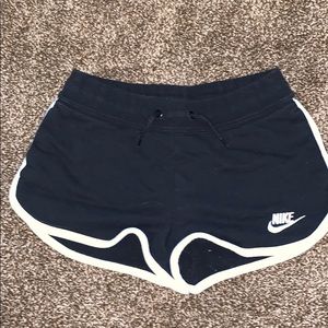 Nike Sportswear Heritage Shorts